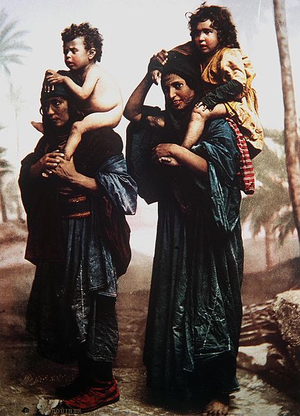 433px-Beduin mothers carrying their children on their shoulders